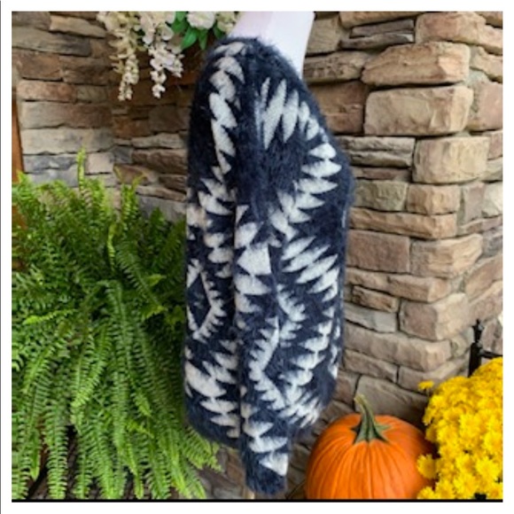 Sweater - Picture 6 of 6